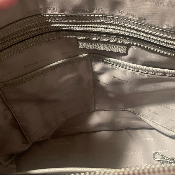 Michael Kors Jet Set Tote 🥳 - Picture 6 of 9